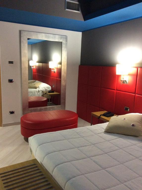 Hotel Motel Futura Paderno Dugnano Exteriör bild