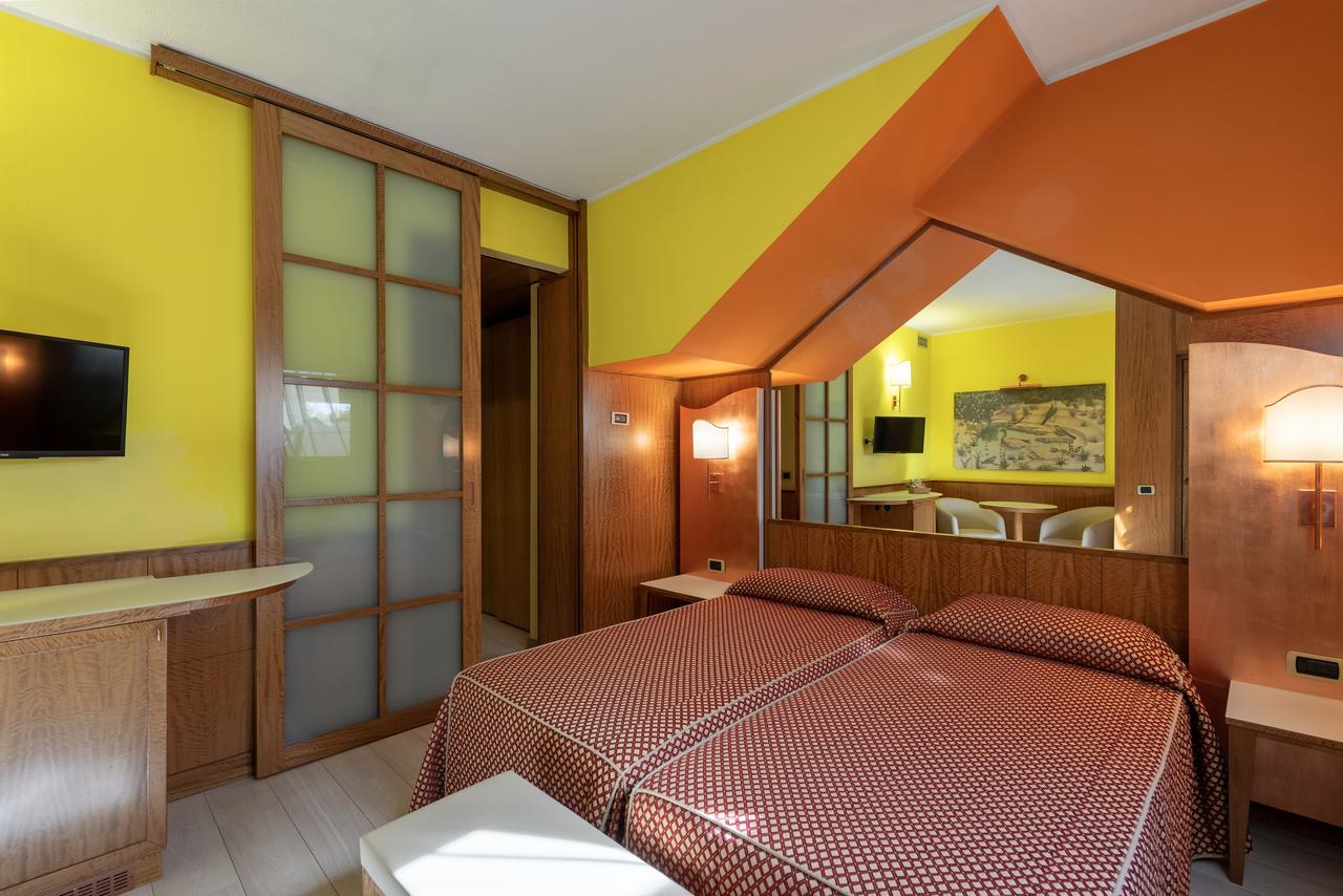 Hotel Motel Futura Paderno Dugnano Exteriör bild